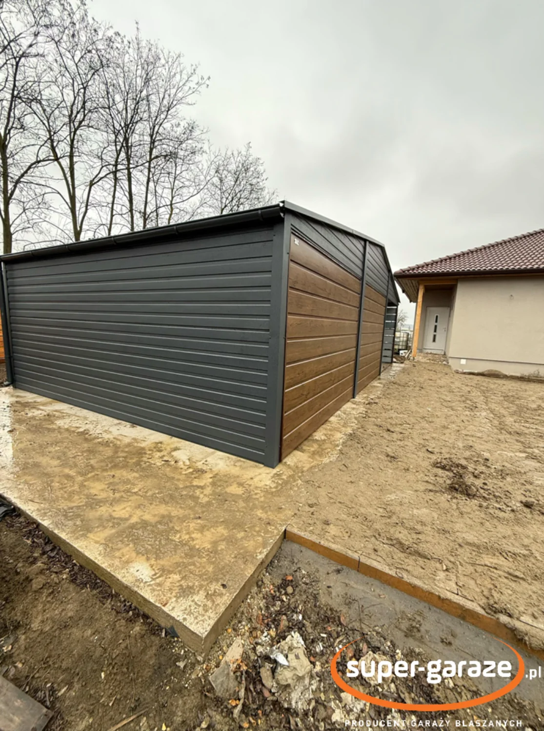 Lemezgarázs 9x5m előtetővel és rácsos panellel - Image 5